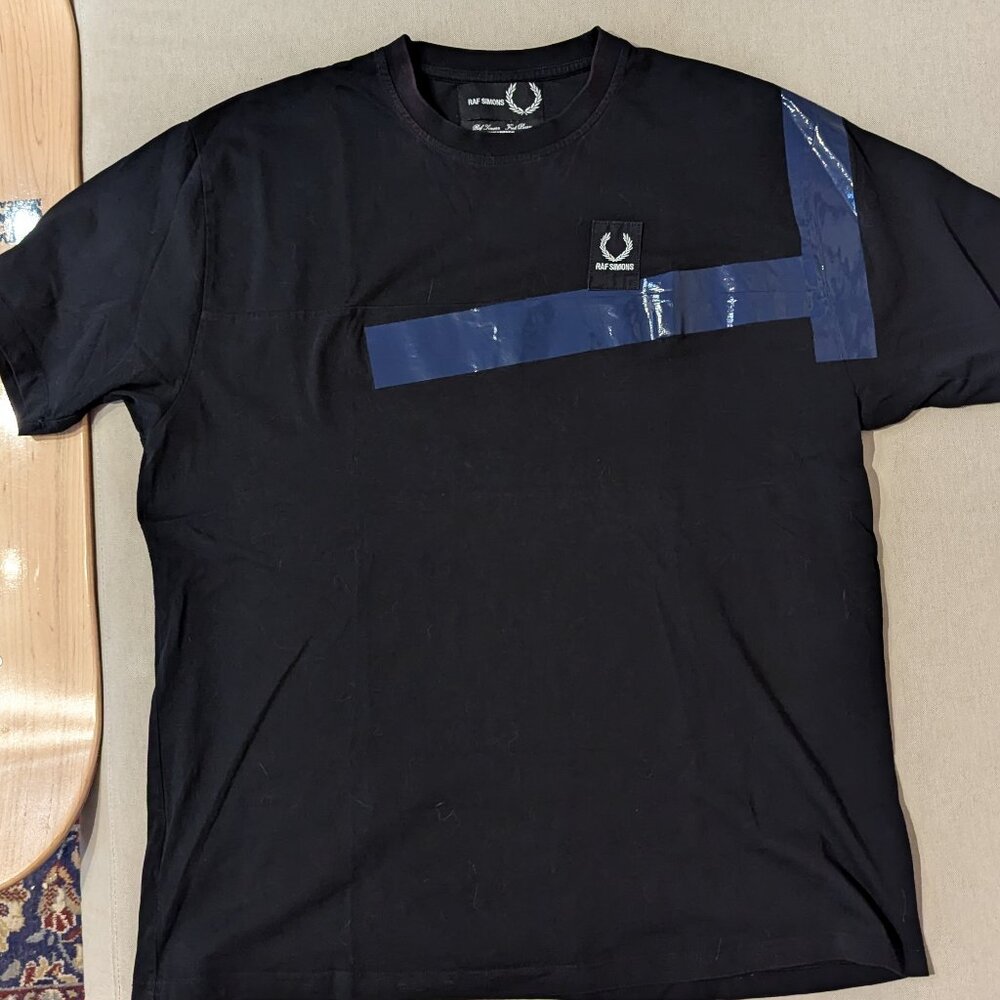 RAF SIMMONS x FRED PERRY TAPE DETAIL TEE EU 40